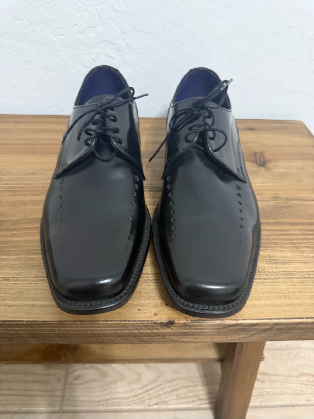 Loake design England derby shoes